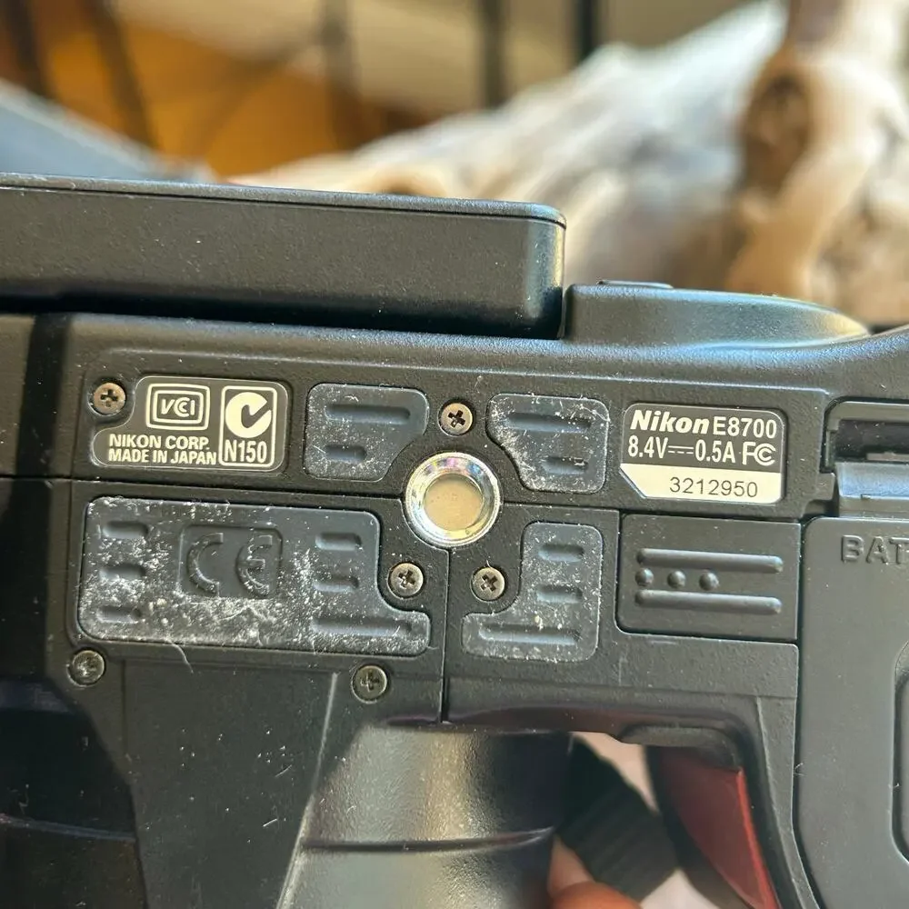 Nikon Coolpix 8700 8.0MP Digital Camera Battery & SD card
